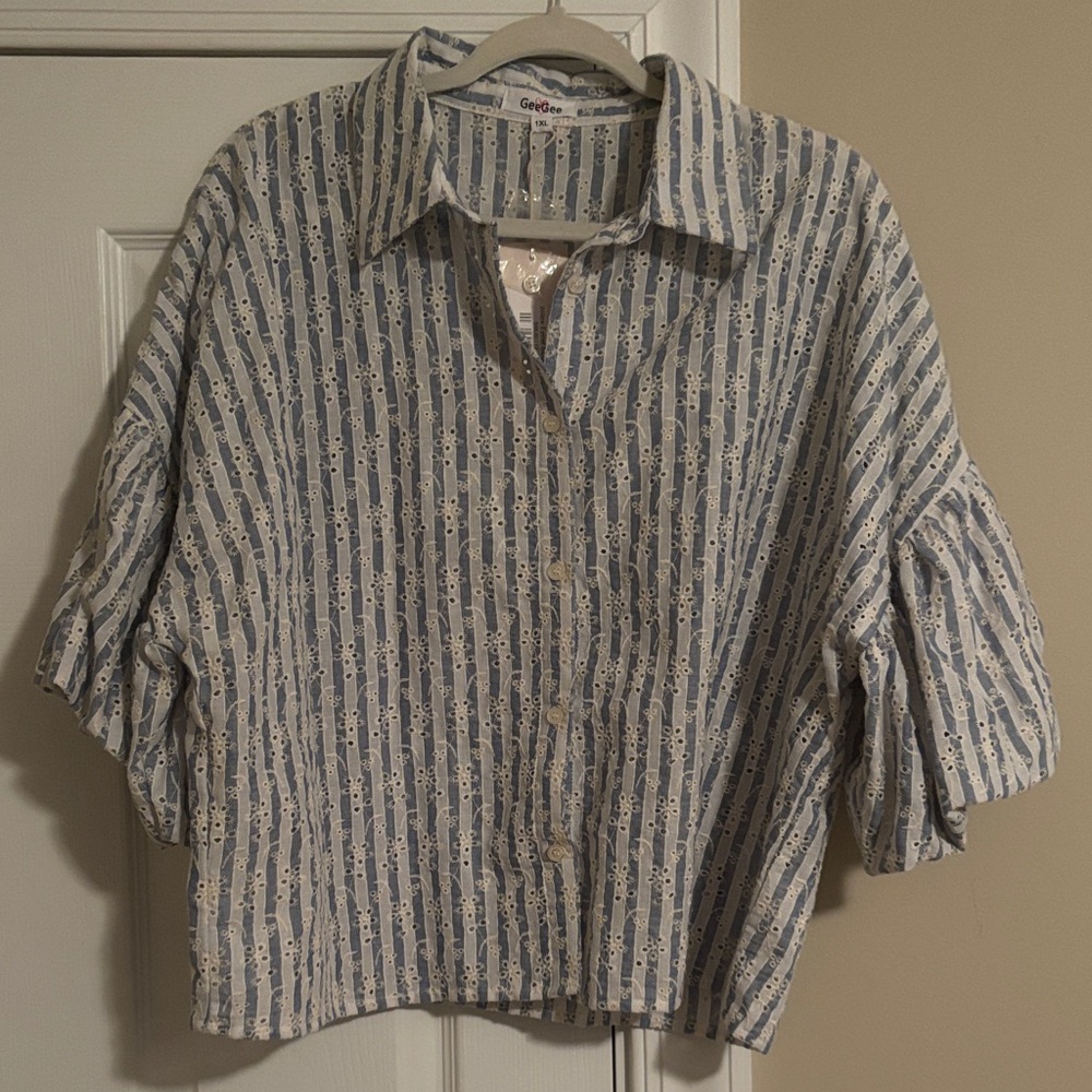 NWT boutique brand top (GeeGee) - blue & white eyelet with fun sleeve